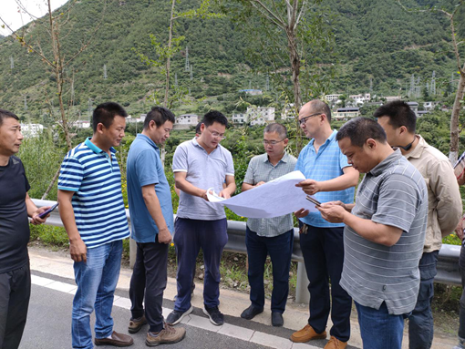 瀘石公司副總經(jīng)理代槍林組織核查瀘石高速隧道施工圖設計_副本.png