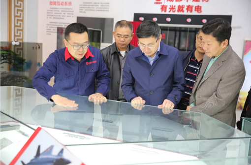 袁董赴成都中建材新能源調研_副本.png