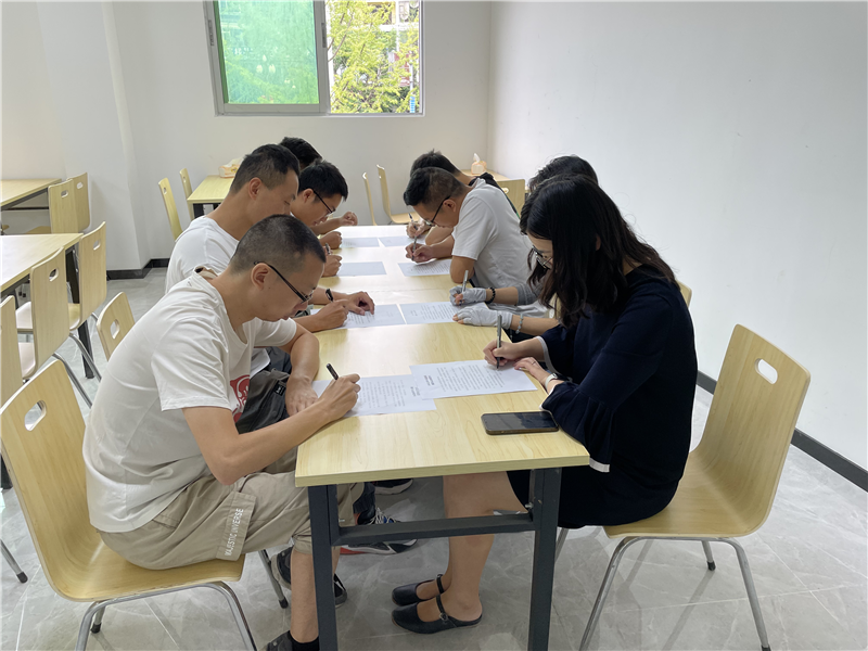 瀘石公司機關(guān)黨支部組織全體黨員簽訂《廉潔從業(yè)承諾書(shū)》.png