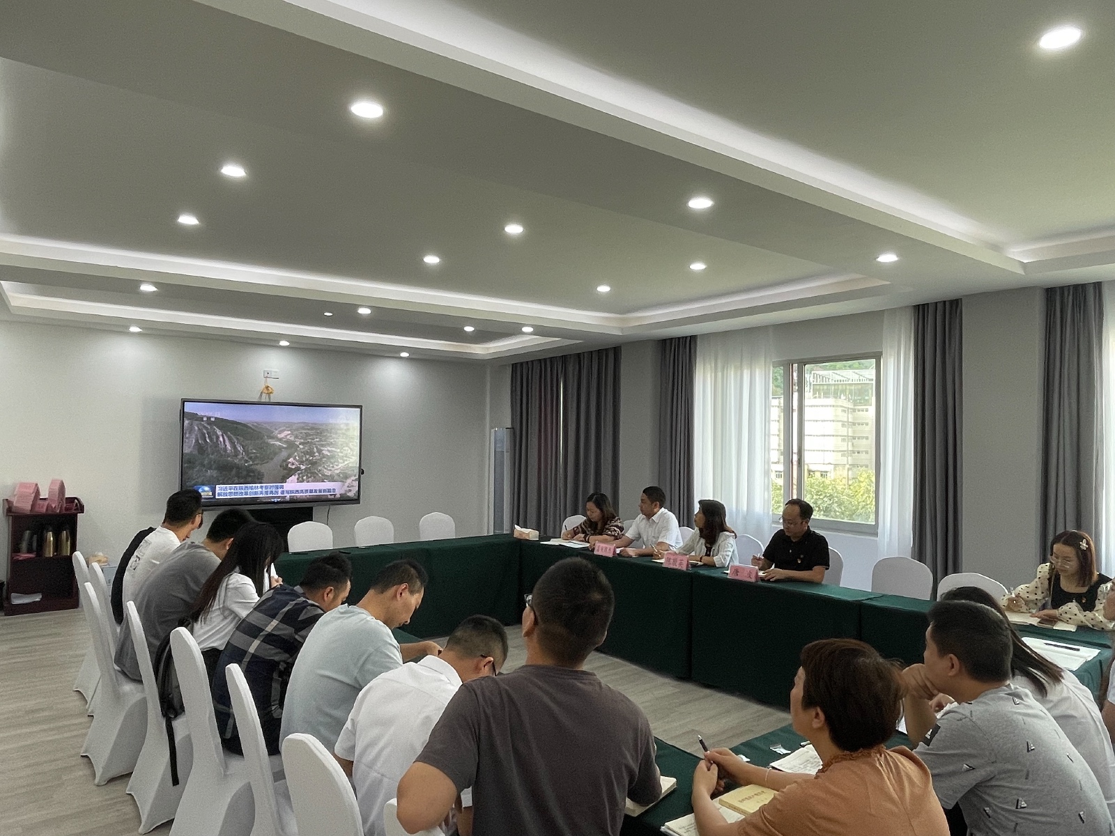 2021年第九次專(zhuān)題理論學(xué)習會(huì )暨主題黨日活動(dòng)現場(chǎng)照片2.jpg