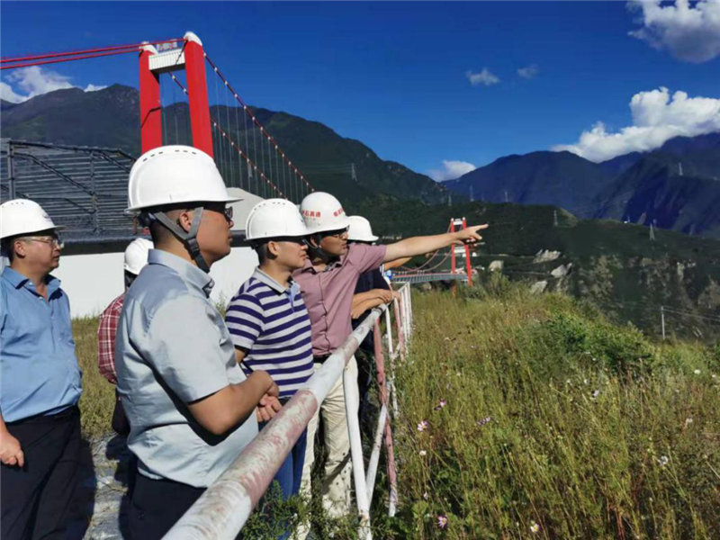 四川省防汛督查工作組第二十組鄒楠一行督查瀘石高速公路項目防汛工作開(kāi)展情況2.png
