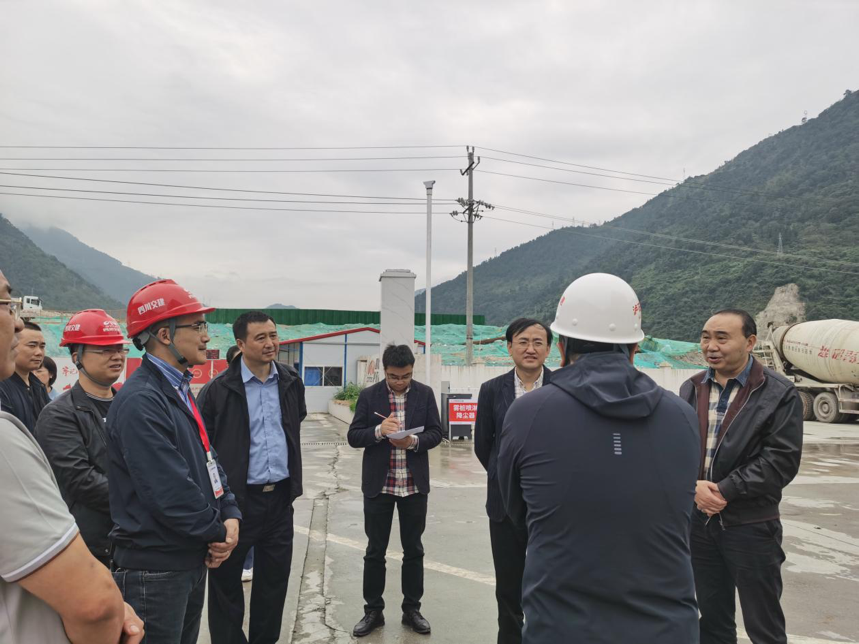 雅安市委督查室主任石偉一行 檢查瀘石高速公路石棉段工程建設情況 .png