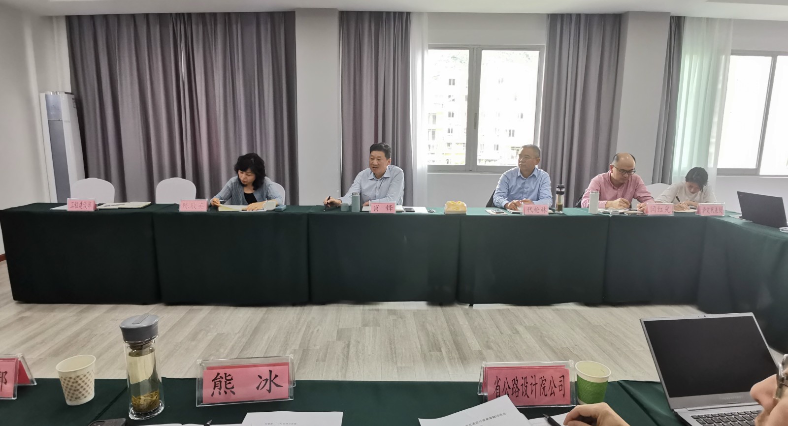 瀘石公司召開(kāi)瀘石高速公路大崗山隧道設計變更專(zhuān)題討論會(huì )2.jpg