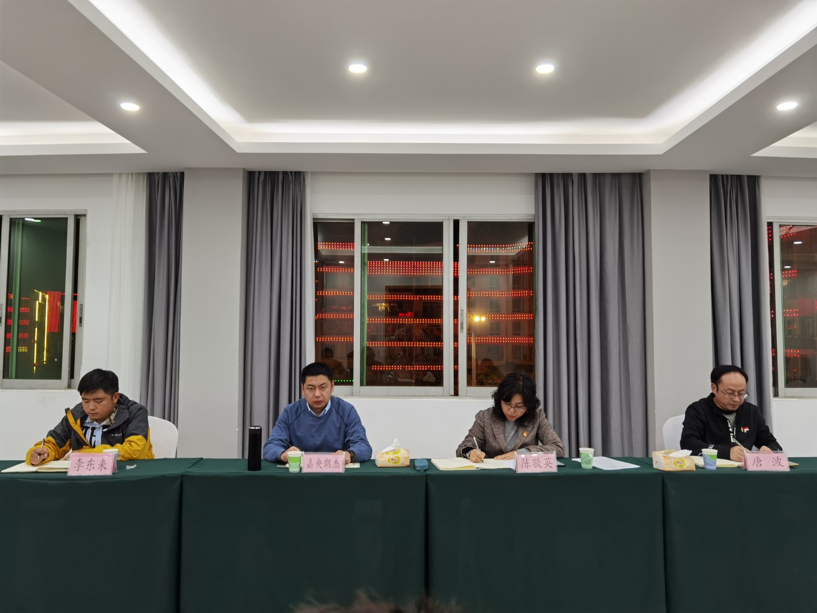 瀘石公司機關(guān)黨支部召開(kāi)2021年第十次專(zhuān)題理論學(xué)習會(huì )暨主題黨日活動(dòng)2.jpg