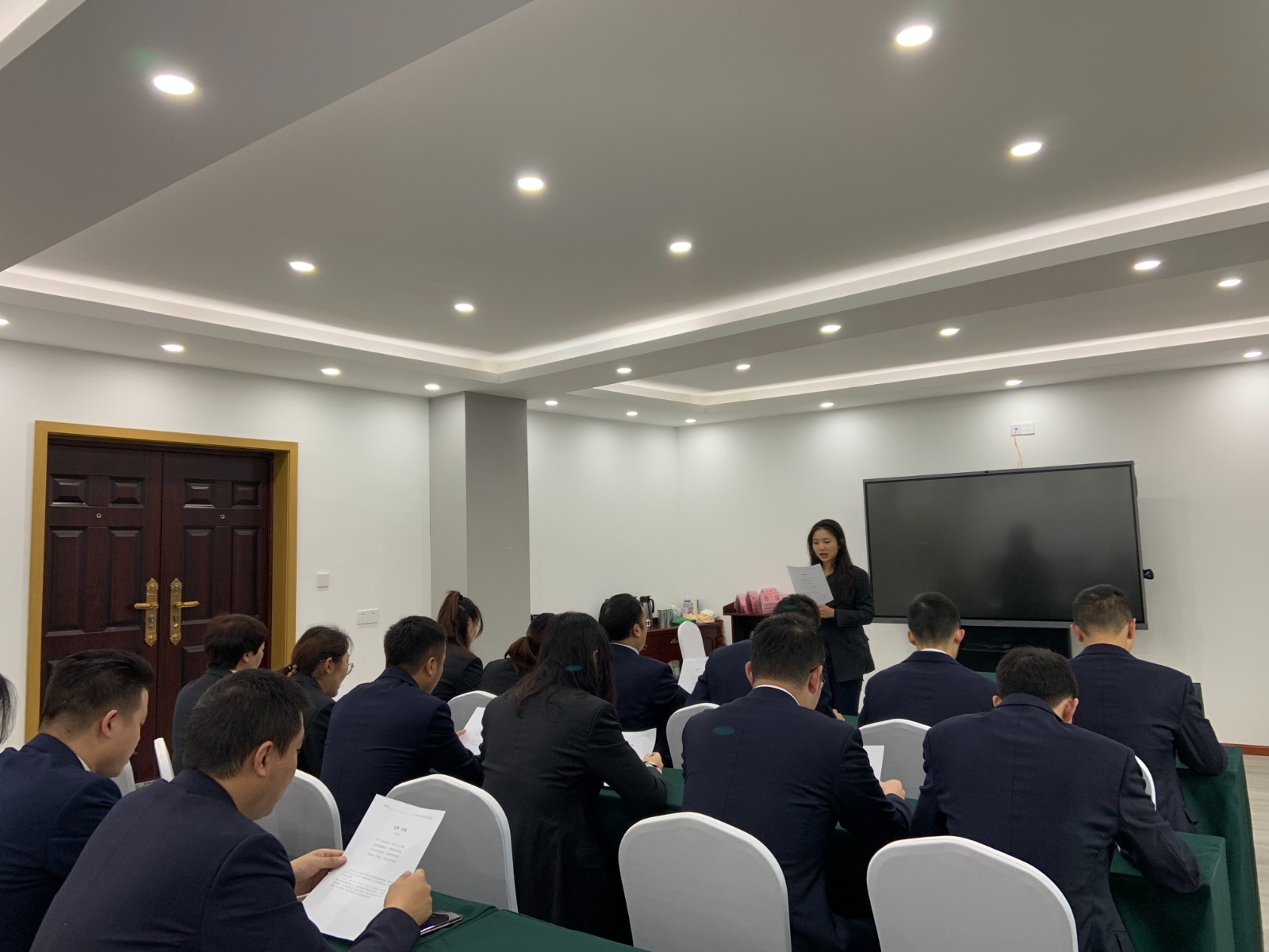 瀘石公司機關(guān)黨支部與團支部共同組織開(kāi)展黨史學(xué)習教育專(zhuān)題晨讀活動(dòng).jpg