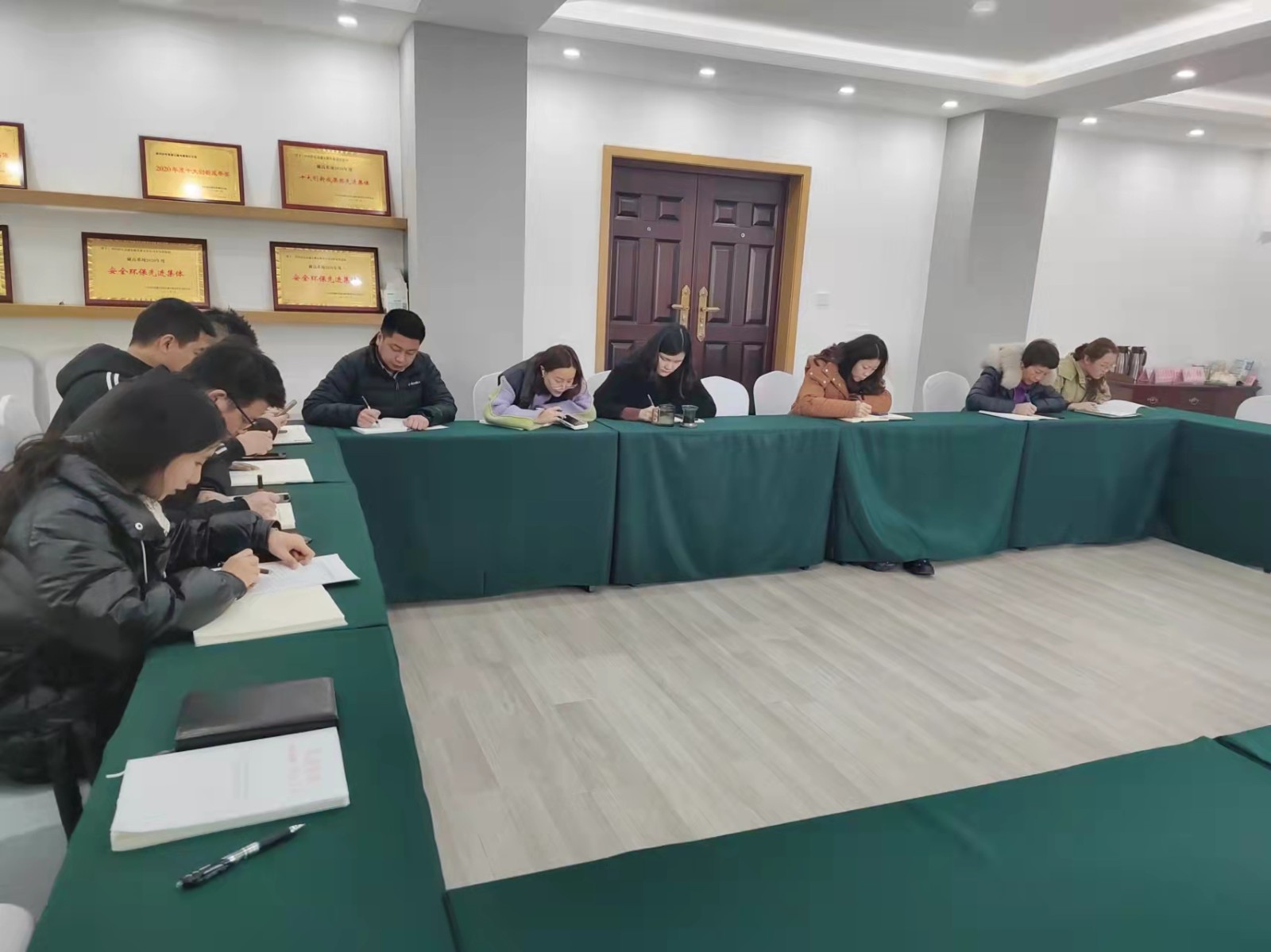 瀘石公司機關(guān)黨支部召開(kāi)2022年2月專(zhuān)題理論學(xué)習會(huì )暨主題黨日活動(dòng)1.jpg