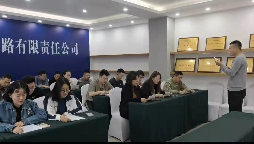 瀘石公司機關(guān)黨支部與團支部共同開(kāi)展2022年第四次國學(xué)經(jīng)典專(zhuān)題晨讀活動(dòng).png