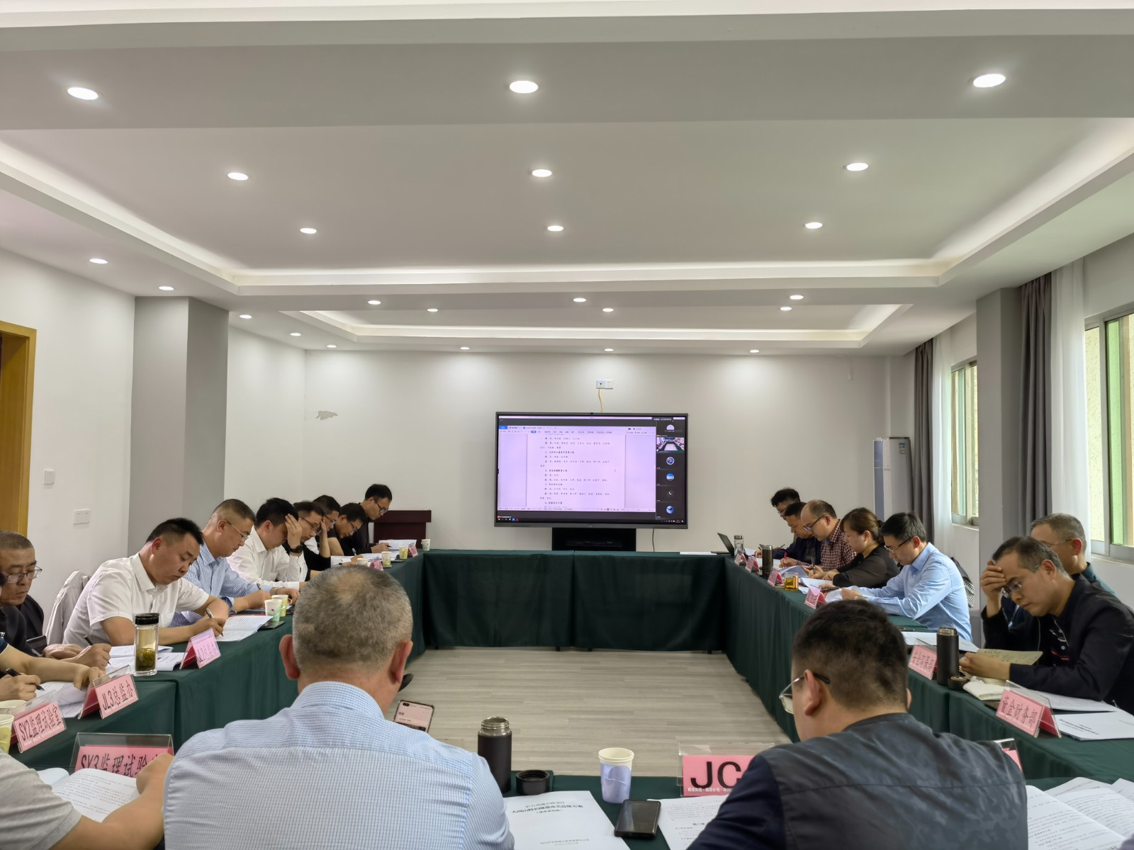 瀘石公司召開(kāi)大崗山特長(cháng)隧道攻關(guān)第三次會(huì )議.jpg