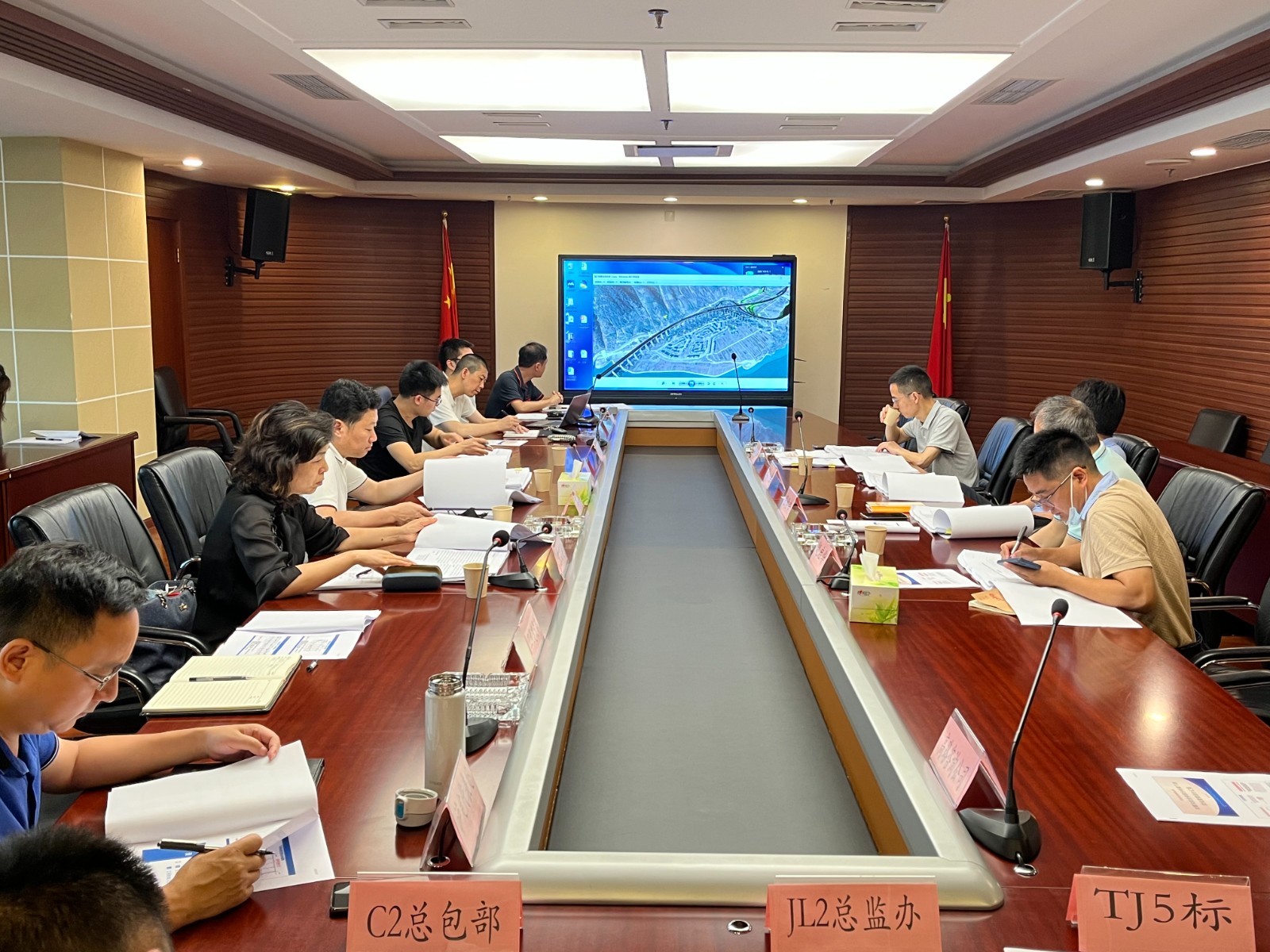 瀘石公司組織召開(kāi)瀘石高速海螺溝綜合體橋梁下部結構設計變更評審會(huì ).jpg