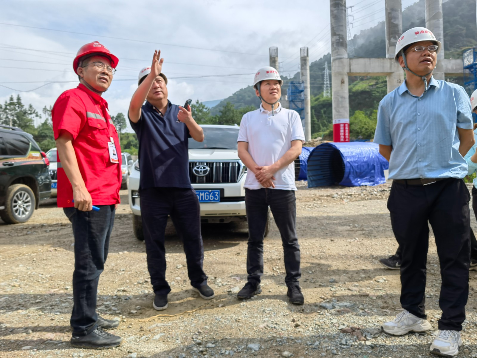 省交通工程質(zhì)監站赴瀘石高速公路項目開(kāi)展隧道施工暨汛期安全生產(chǎn)專(zhuān)項檢查2.jpg
