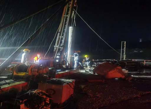 瀘石高速摩崗嶺2#大橋主墩水中樁基澆筑全部完成.png