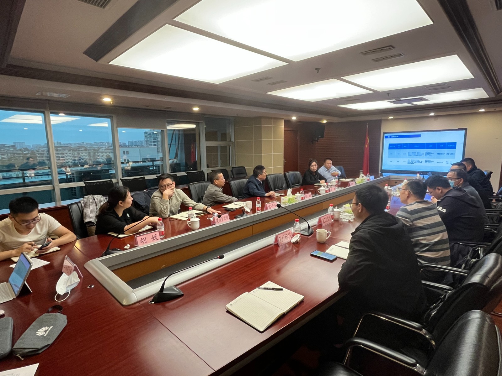 瀘石公司組織召開(kāi)大崗山隧道排煙斜井設計變更方案討論會(huì ).jpg